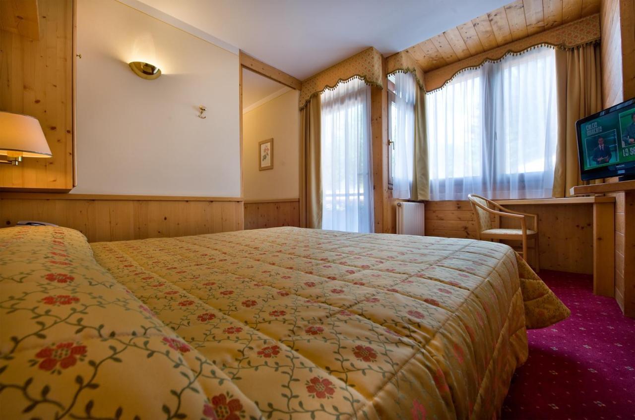 Sporthotel Rosatti Dimaro Bagian luar foto