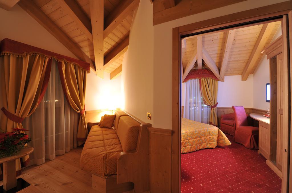 Sporthotel Rosatti Dimaro Ruang foto